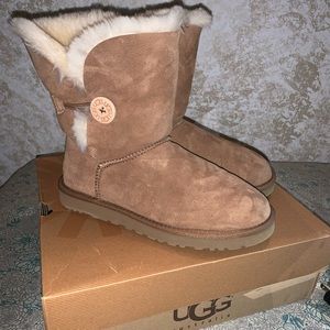 Ugg’s Bailey Button Boot Chestnut